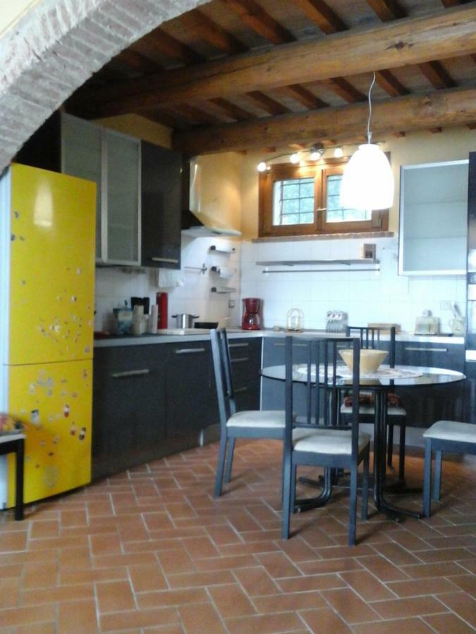 Casa Agostini Apartment Lari ภายนอก รูปภาพ