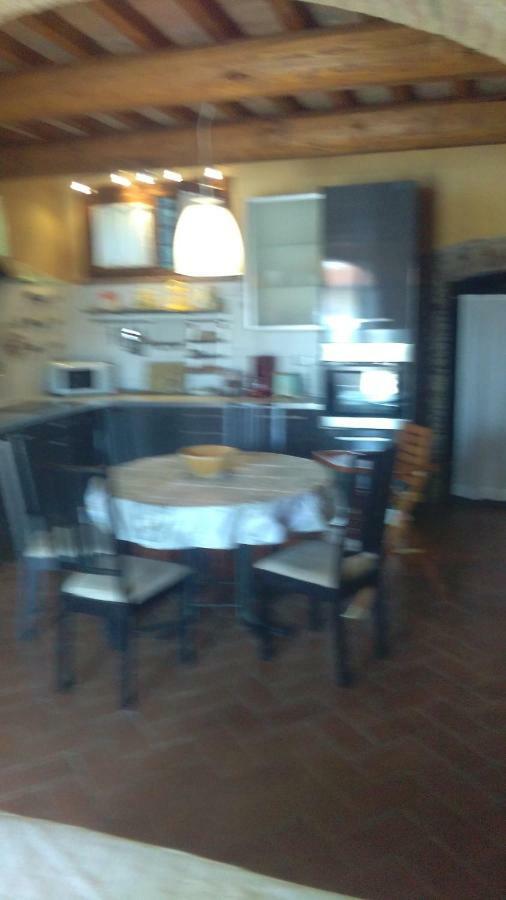 Casa Agostini Apartment Lari ภายนอก รูปภาพ