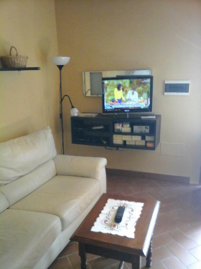 Casa Agostini Apartment Lari ภายนอก รูปภาพ