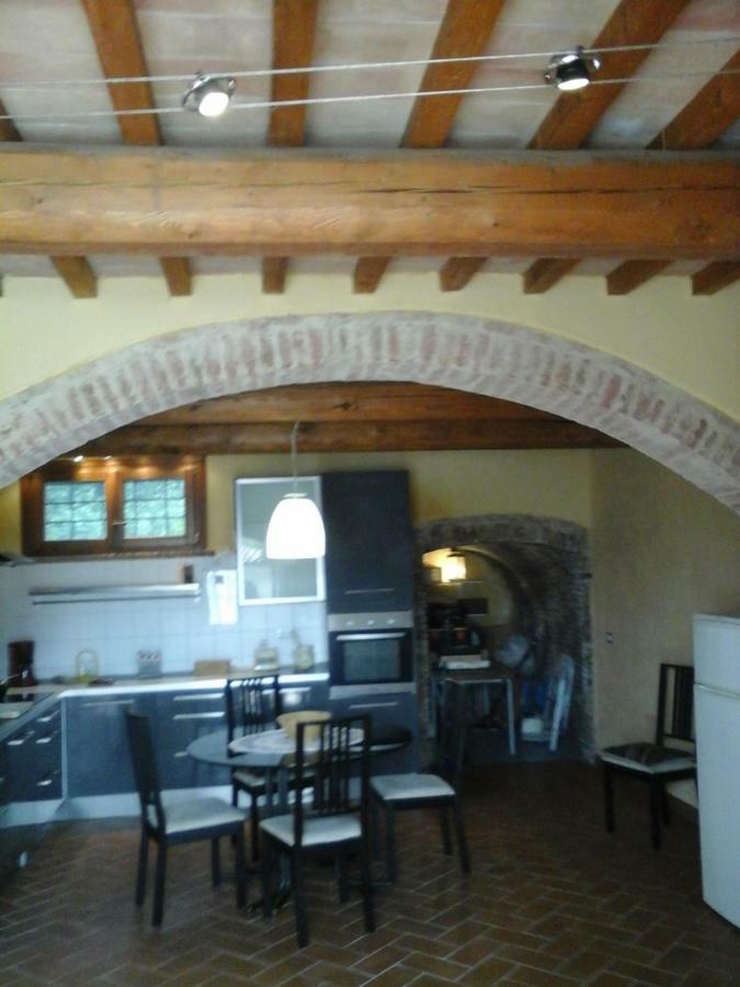 Casa Agostini Apartment Lari ภายนอก รูปภาพ